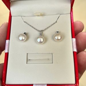 Macy's brand cultured pearl 8mm set.